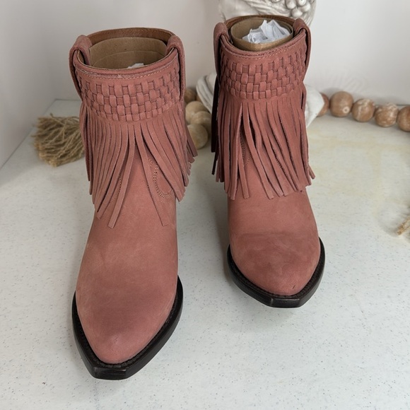 Frye Women's Sacha Short Fringe Bootie, Rose Cake - 8:5 - Picture 4 of 14